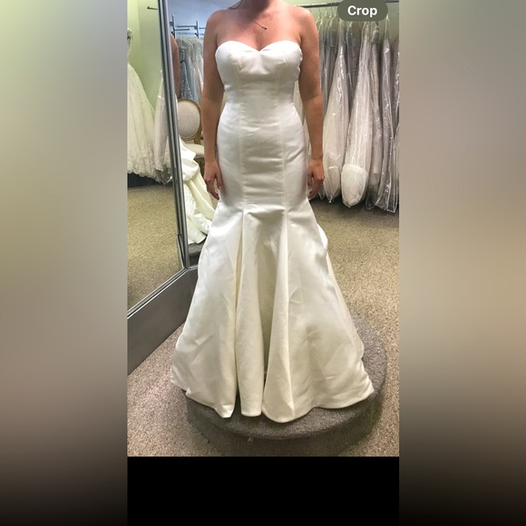 Ivory Wedding Gown Mermaid silhouette with Sweetheart Neckline size 4/6 - Picture 1 of 16